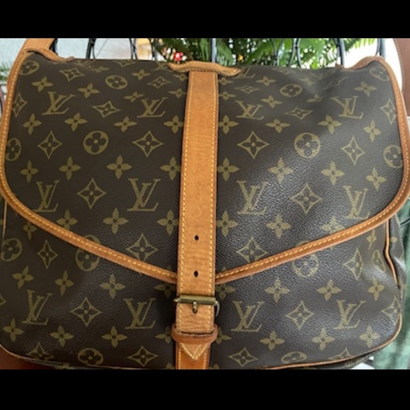 LOUIS VUITTON SAUMUR 35 Monogram Shoulder Bag W/COA - Picture 2 of 15